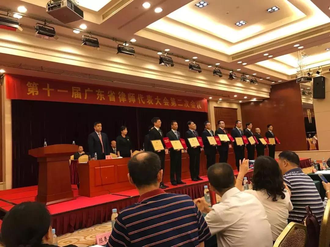 省行业先进党组织颁牌.jpg